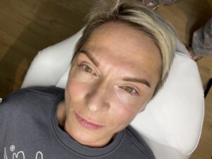 wenkbrauw tatoeage na 1